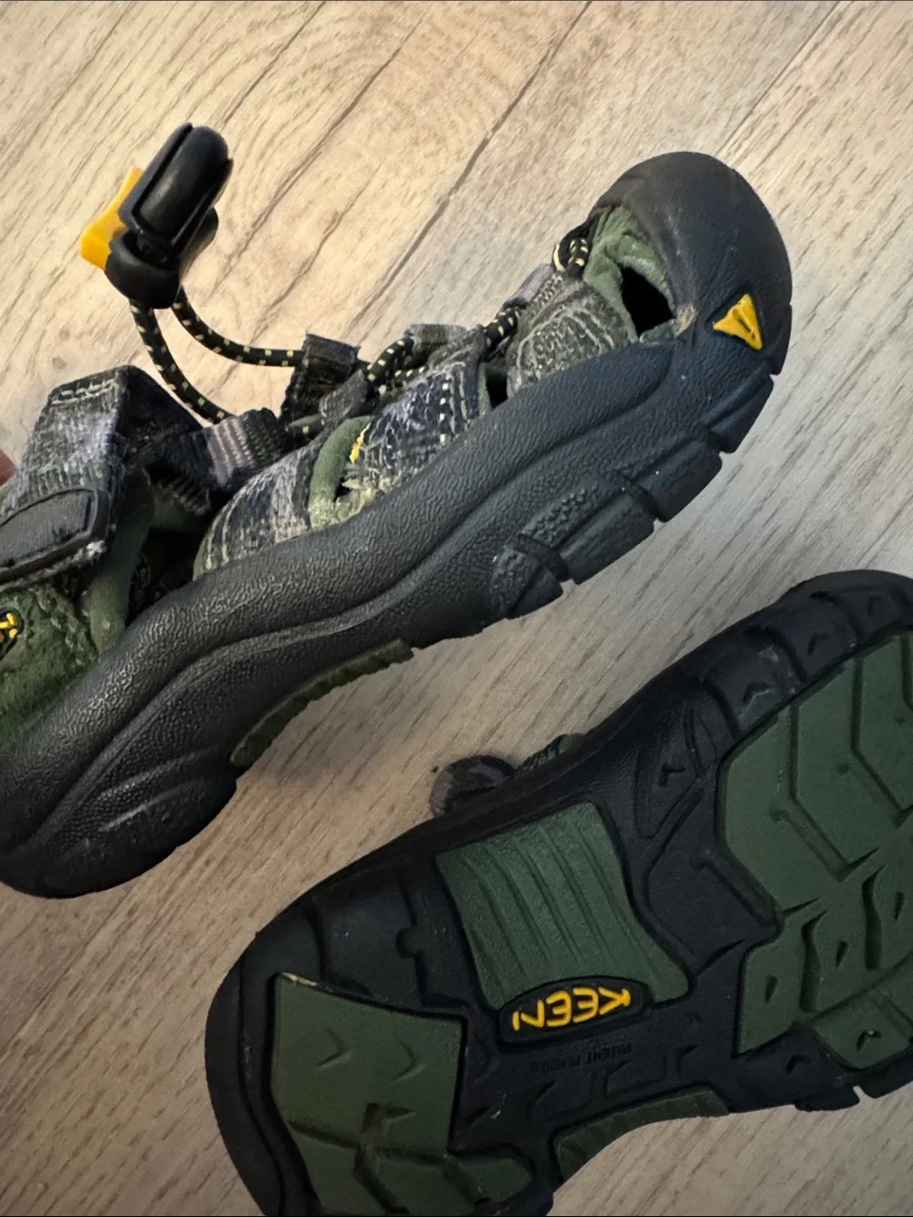 Keen Kids Green and Black Closed-Toe Hiking Sandals